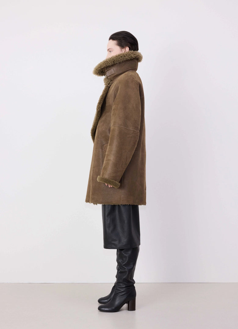 Christophe Lemaire MANTEAU ASYMÉTRIQUE EN SHEARLING