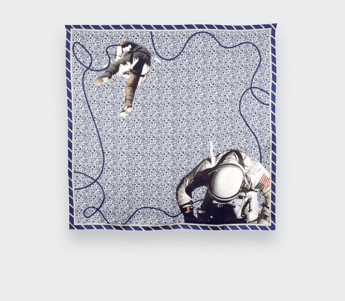 Cinabre Carré Soie Spationaute Blanc Bleu