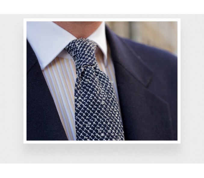 Cinabre Cravate Relief Séléné Marine Et Blanc