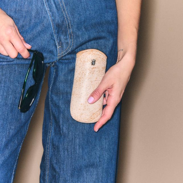 Claris Virot Etui à Lunettes Maya Cuir Sable Blanc