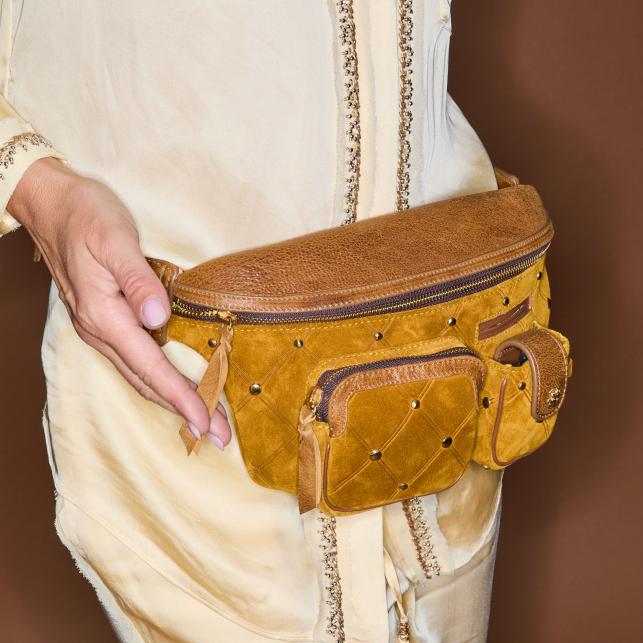 Claris Virot Sac Banane Suède Romeo Ambre Cloutée