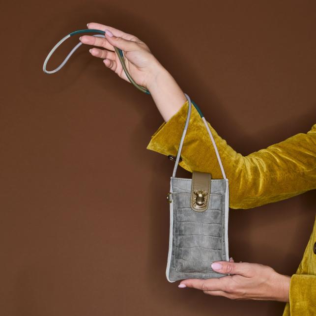Claris Virot Etui à Telephone Cuir Double Embossé Croco Gris Perle