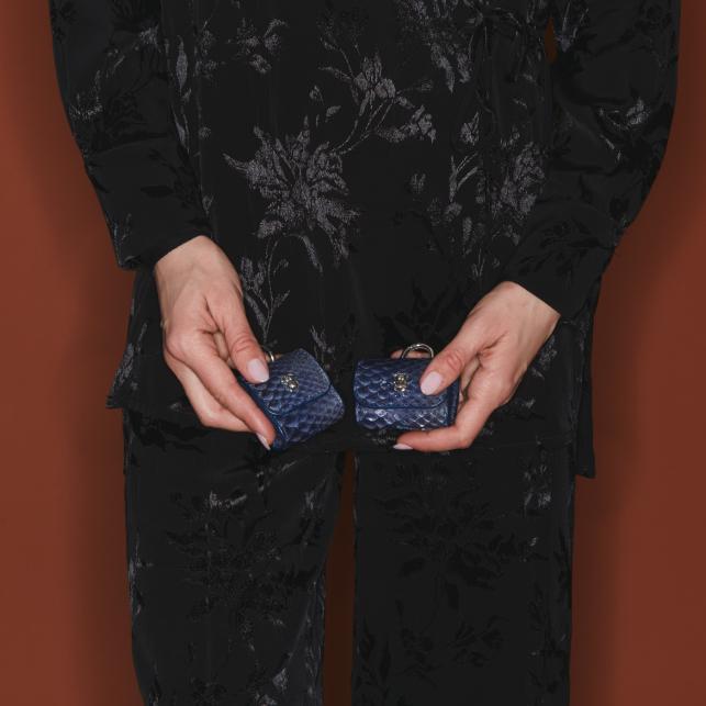 Claris Virot Etui Airpod Jamie Python Bleu Glacier Métallisé