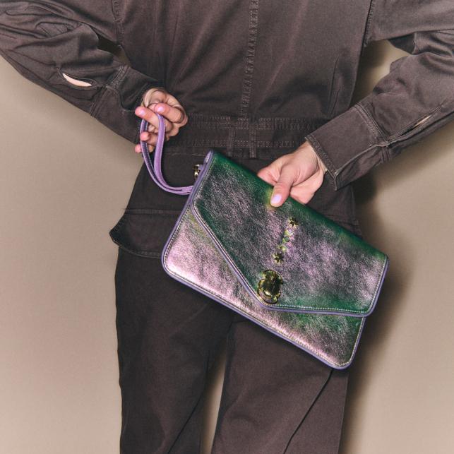 Claris Virot Pochette Cuir Alicia Moon Avec Rivets Lune En Nacre