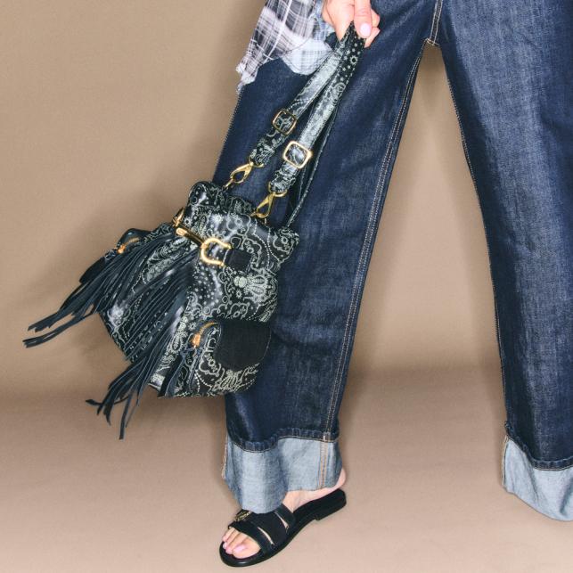 Claris Virot Sac Seau Cuir Lola Cuir Noir Imprimé Bandana