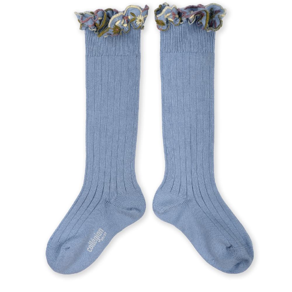 collégien Eglantine - Chaussettes hautes avec volant brodé fleurs - Bleu Azur