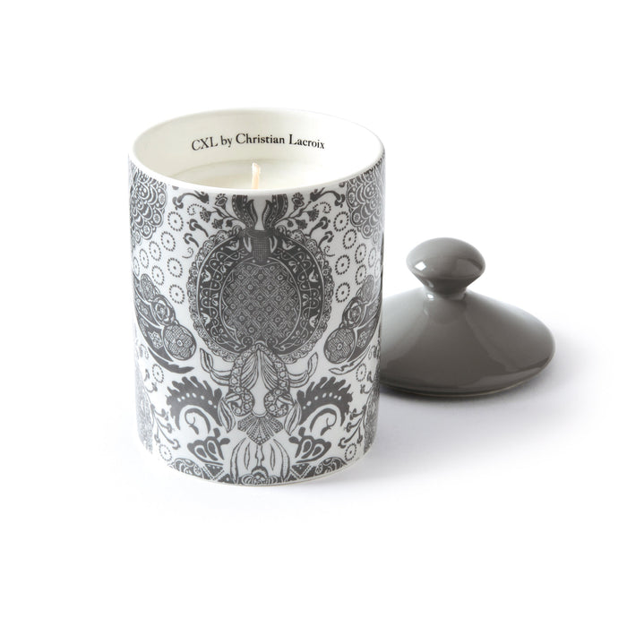 cxl by christian lacroix Bougie parfumée en pot de porcelaine - Arles Gris - Cèdre blanc - durée de combustion 65h - 315 g