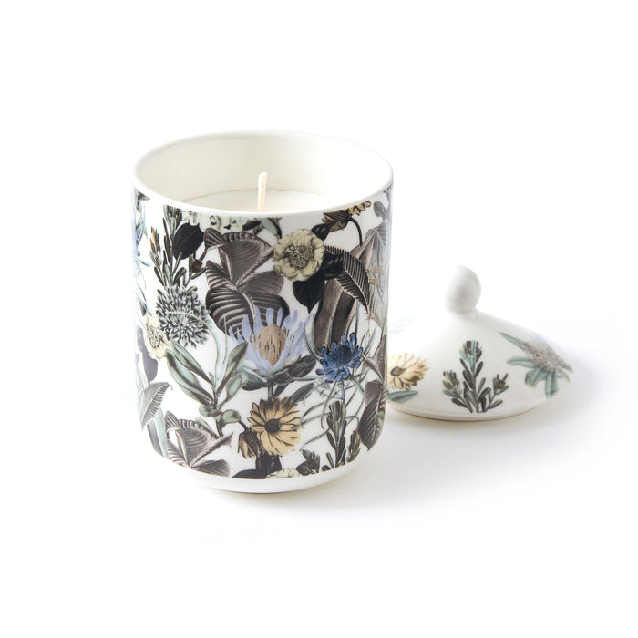 cxl by christian lacroix Bougie parfumée en pot de porcelaine - Garden Bleu clair - Jasmin & Ylang - durée de combustion 65h - 315 g