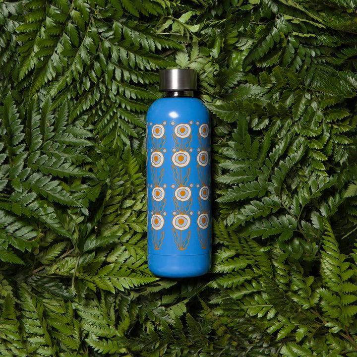 Danica Studio Bouteille D'eau Nature Morte