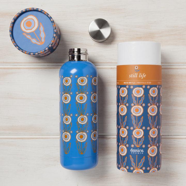 Danica Studio Bouteille D'eau Nature Morte