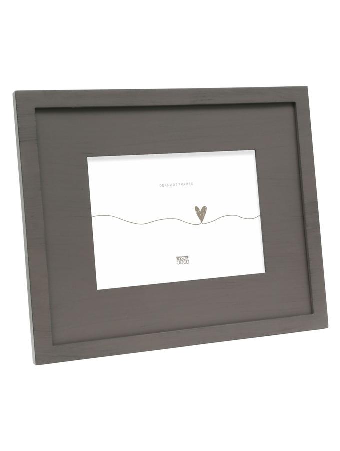 deknudt frames Cadre photo avec passe-partout en bois peint taupe S67KS9 P1