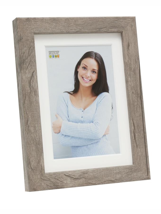 deknudt frames Cadre photo en ton bois couleur gris-beige avec passe-partout S45RH7 P1