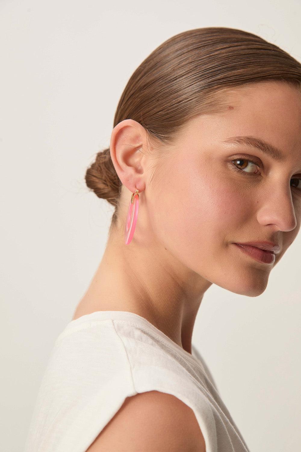 Des Petit Hauts Boucles D'Oreilles Nadi Rose Fluo