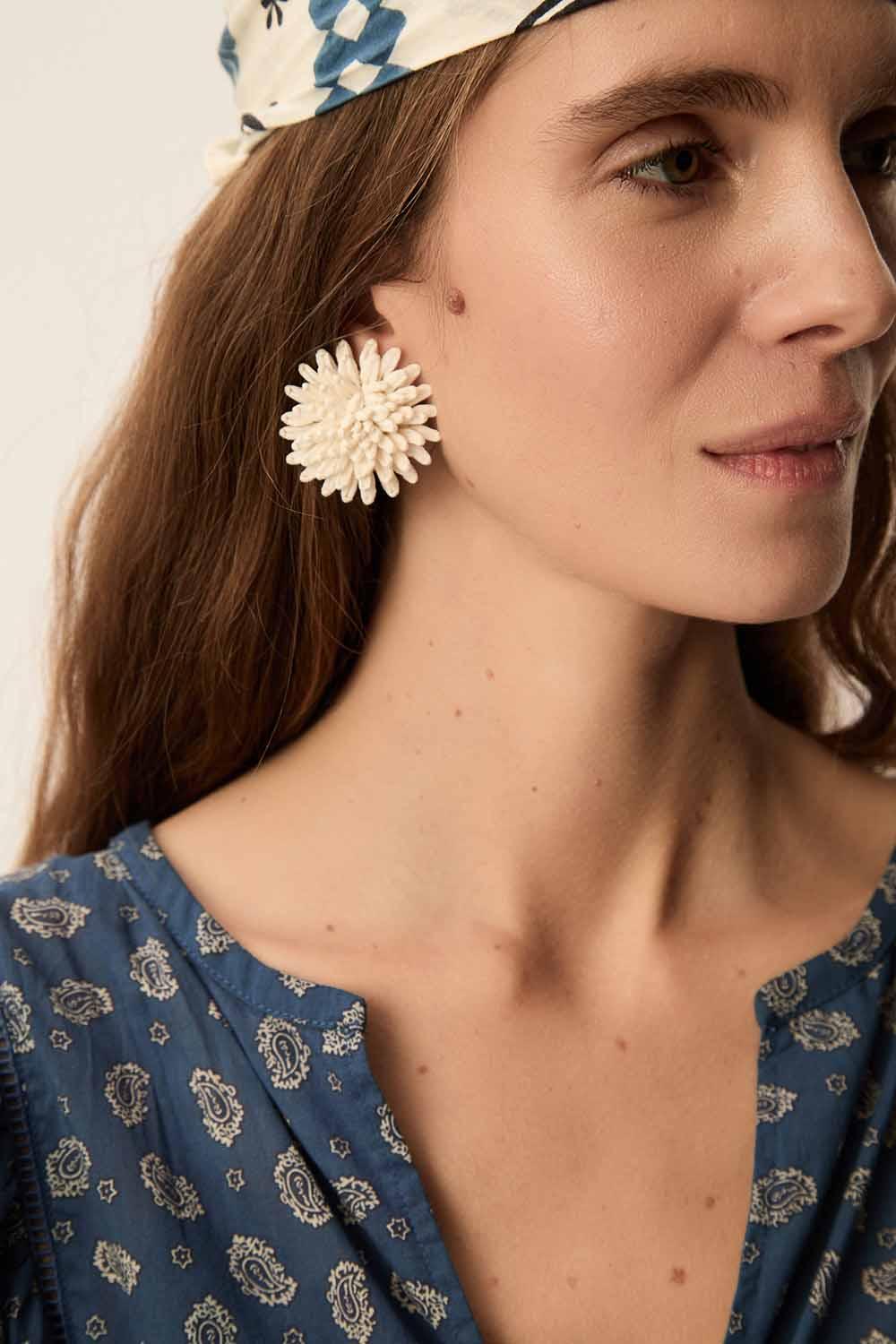 des petit hauts Boucles D'Oreilles Nodetta Ecru