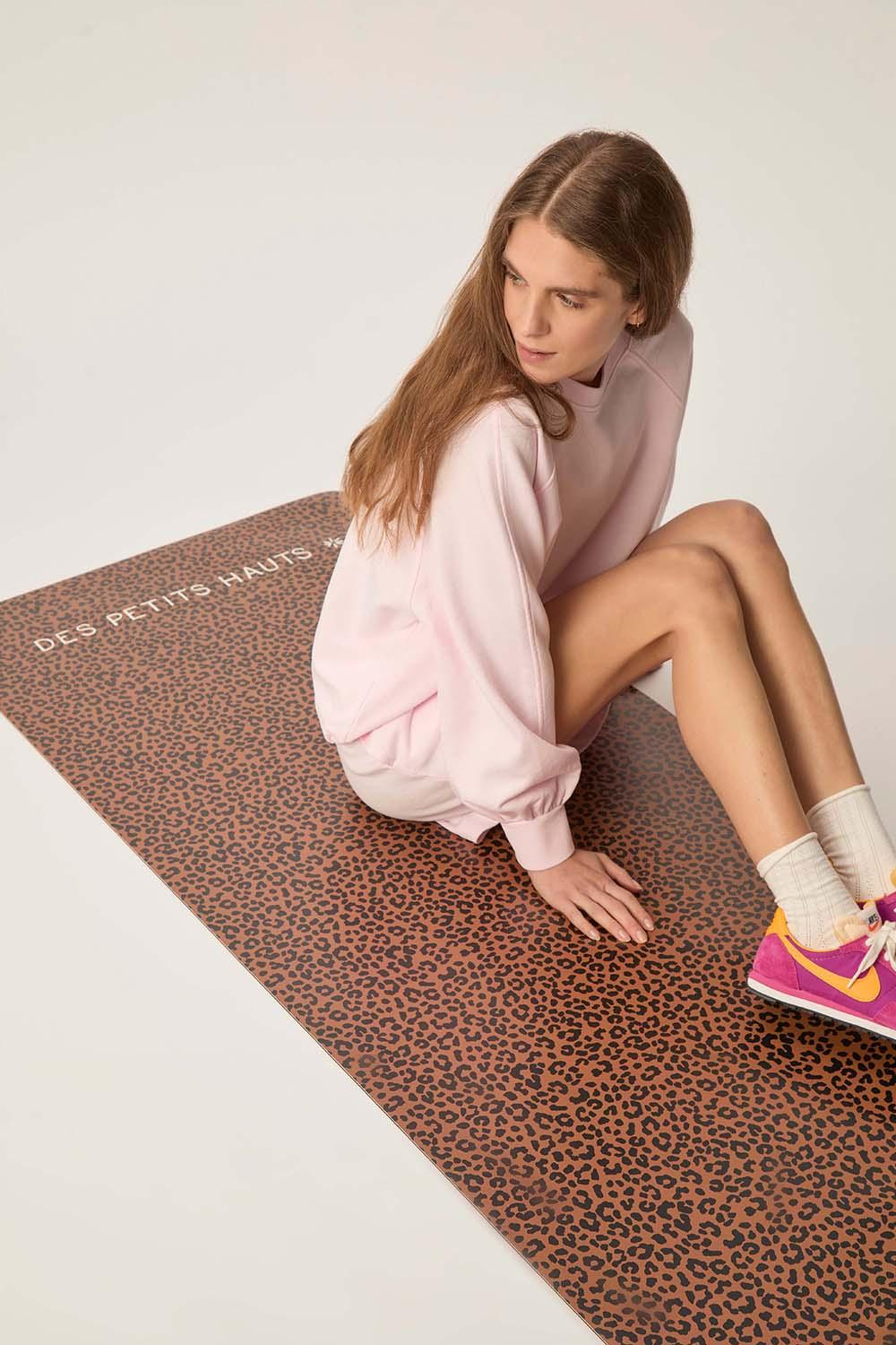 Des Petit Hauts Tapis De Yoga Imprimé Léopard