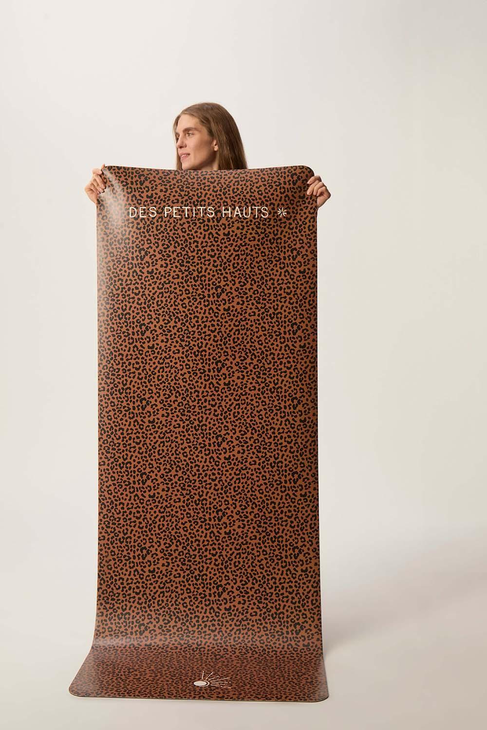 Des Petit Hauts Tapis De Yoga Imprimé Léopard