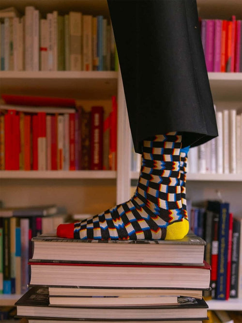 Dilly Socks Notre Chaussettes: Colorful Distortion