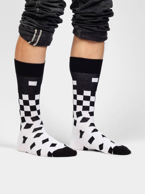 Dilly Socks Notre Chaussettes: Crumbling Chess