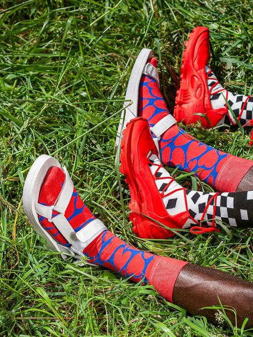 Dilly Socks Notre Chaussettes: Shaping Love