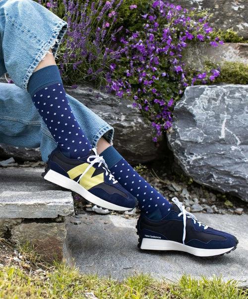 Dilly Socks Notre Chaussettes: Tiny Moon Dots