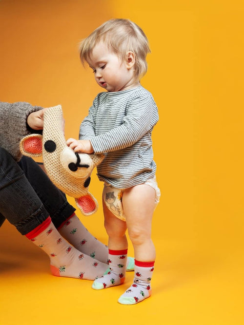 Dilly Socks Notre Chaussettes Antidérapantes Pour Enfants: Lil Buzzing Beetles Non-Slip