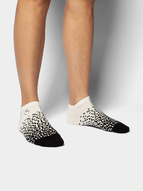 Dilly Socks Notre Chaussettes De Sneakers: Short Granular Laughter
