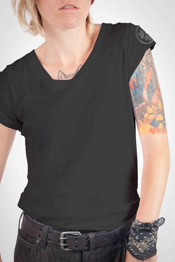 dovetail workwear Solid V-Neck Tee