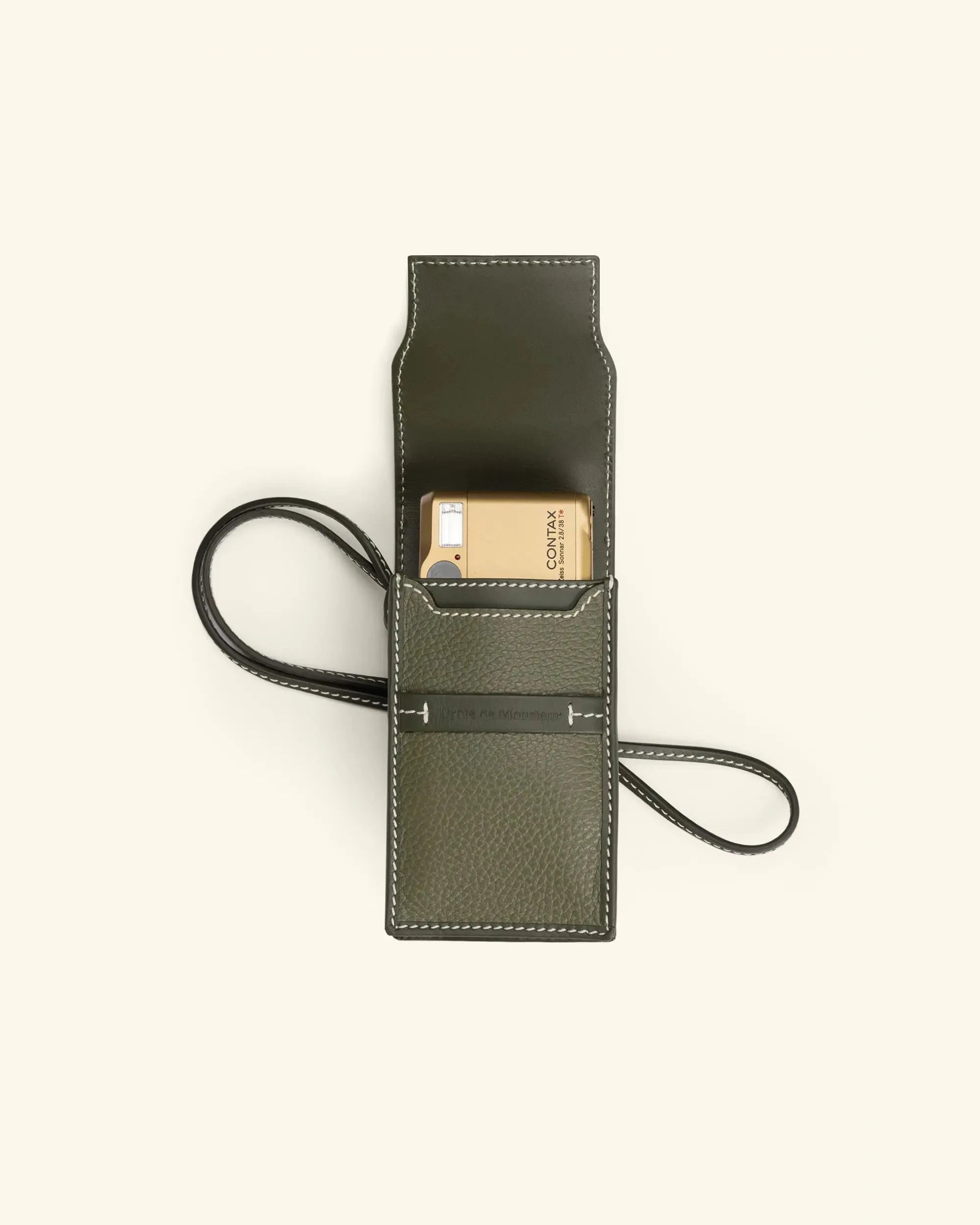 Drôle De Monsieur L'Étui Camera