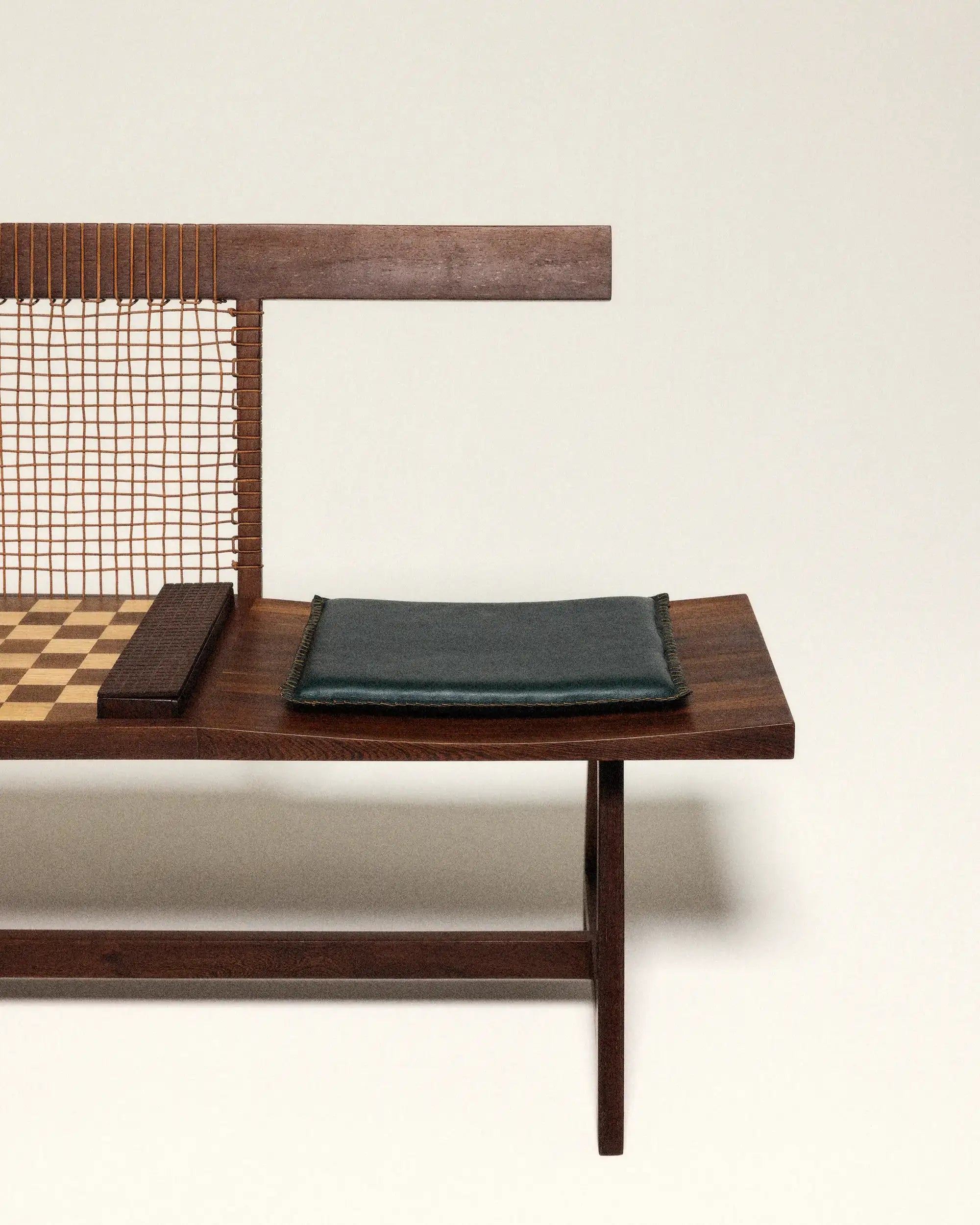 Drôle De Monsieur Le Banc D’Échecs