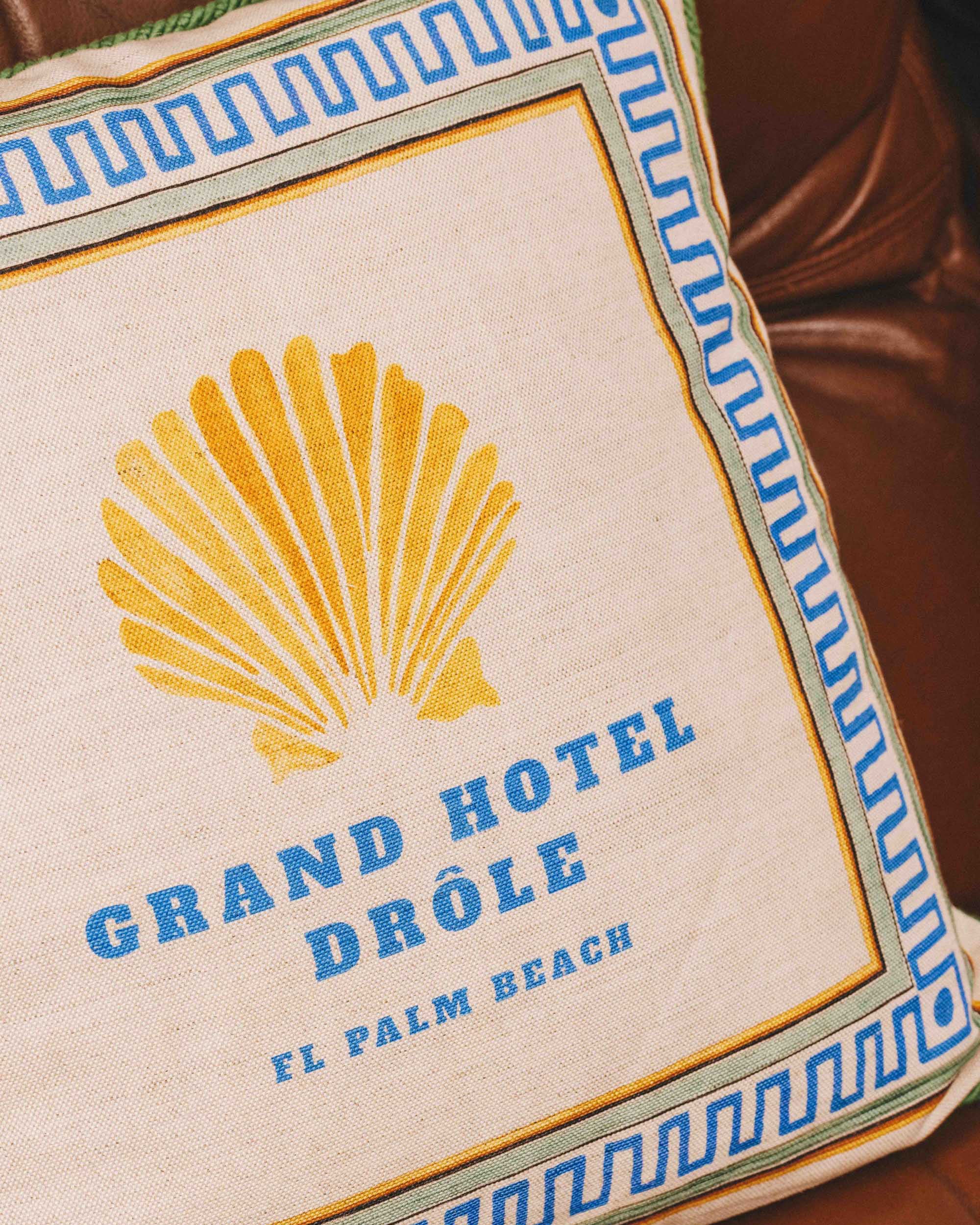 Drôle De Monsieur Le Coussin Hôtel Drôle