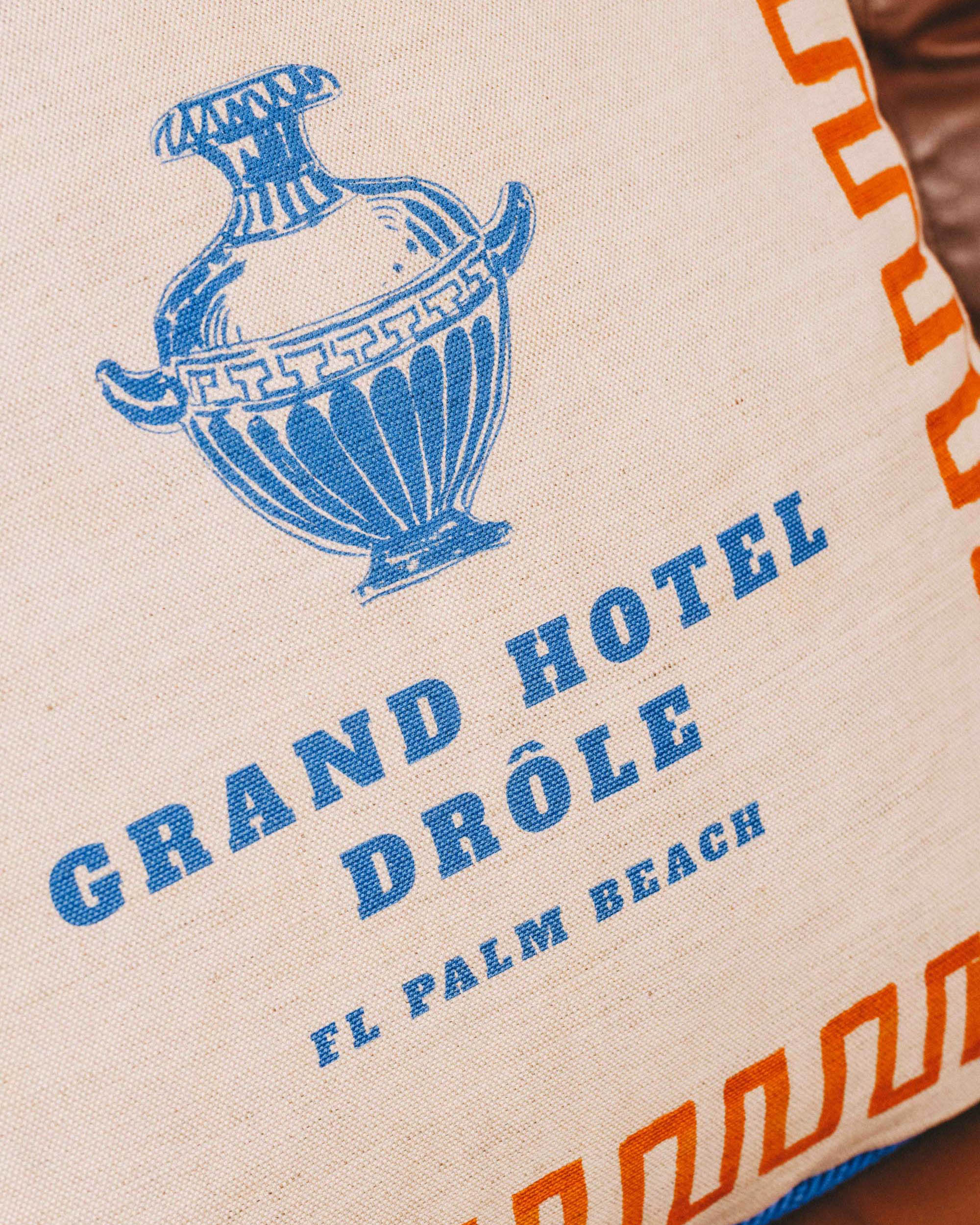 Drôle De Monsieur Le Coussin Vase