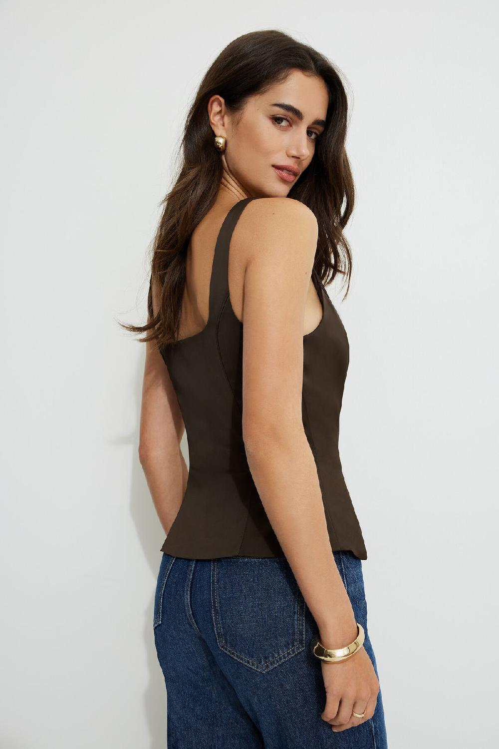 Dynamite Camisole Boutonnière En Satin