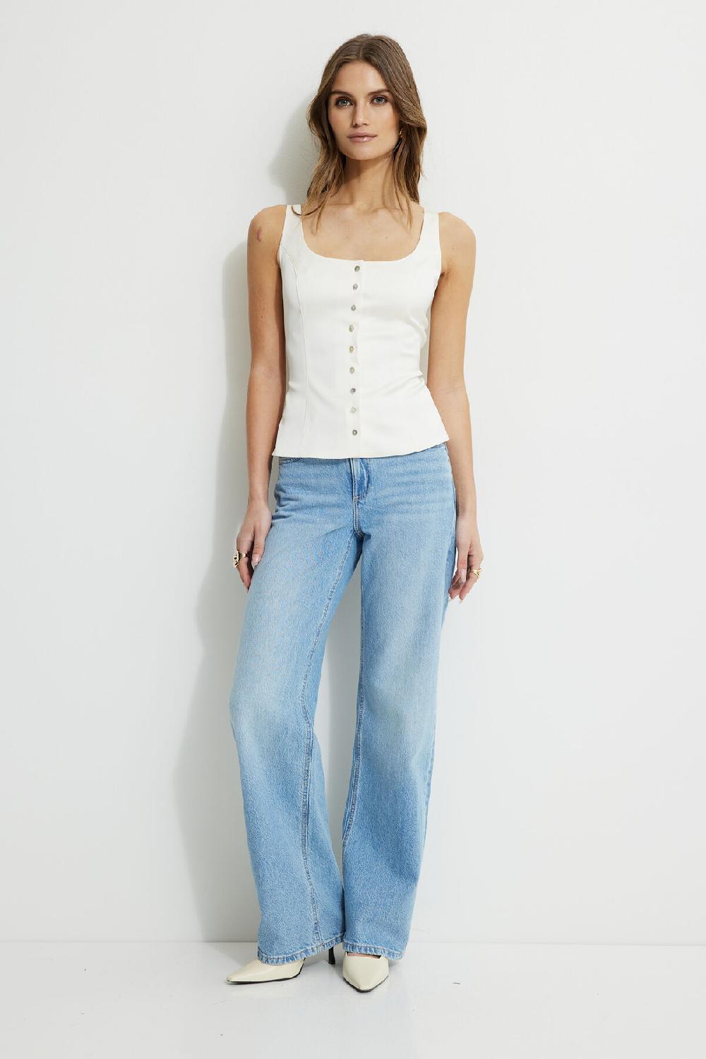 Dynamite Camisole Boutonnière En Satin