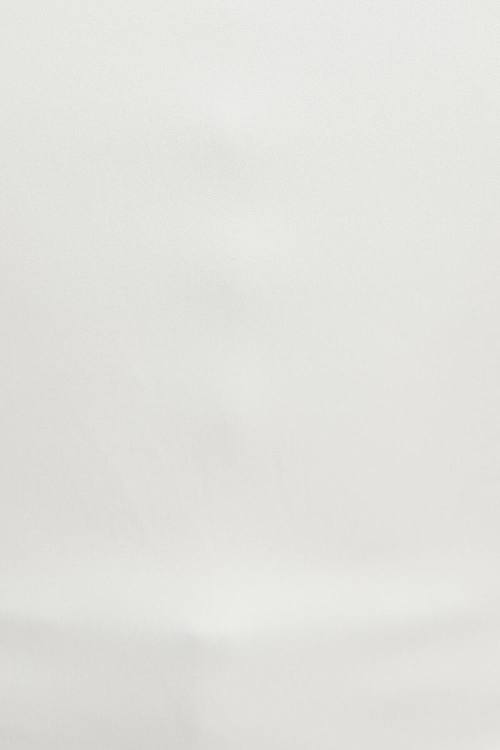 Dynamite Camisole Boutonnière En Satin