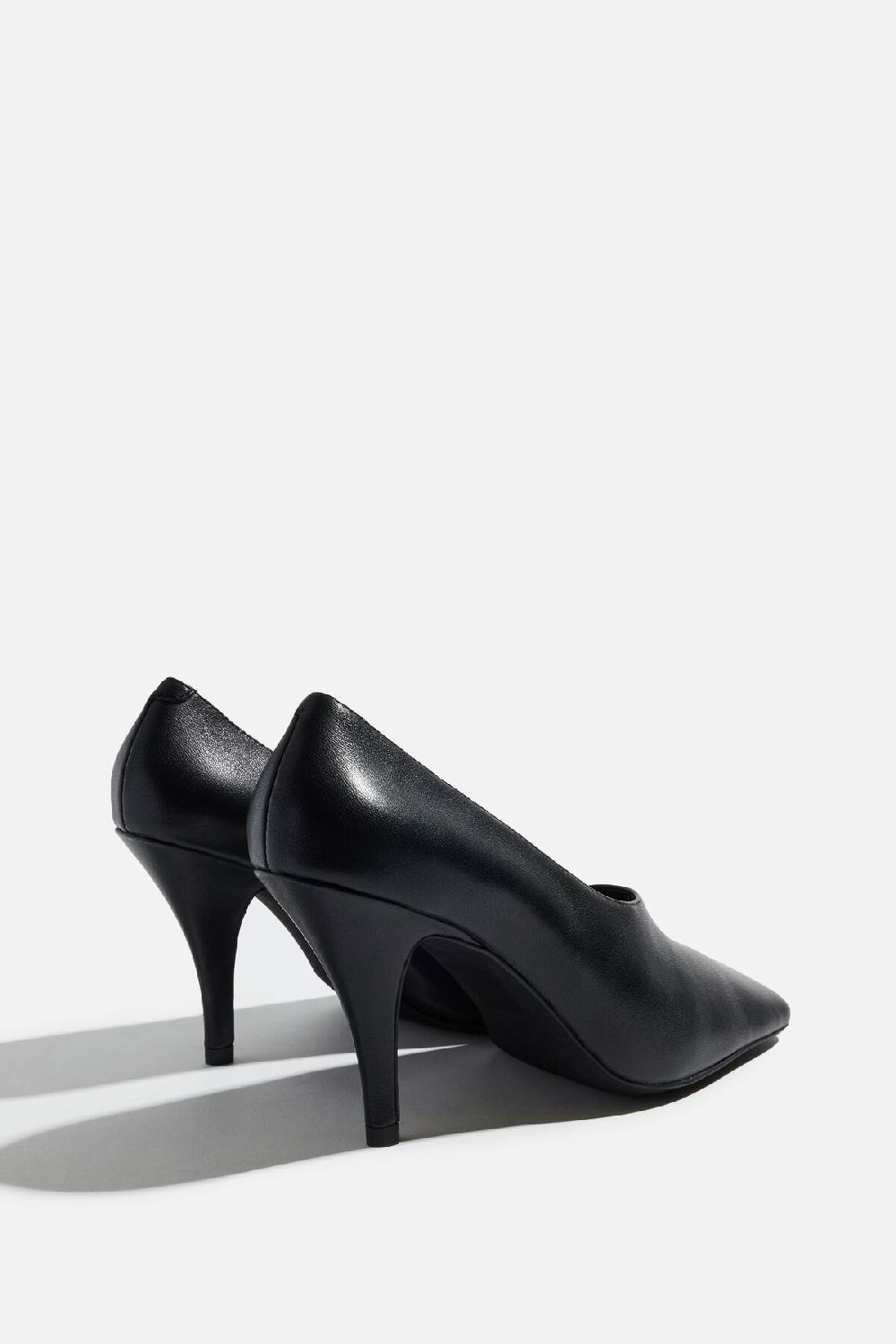 Dynamite JEFFREY CAMPBELL