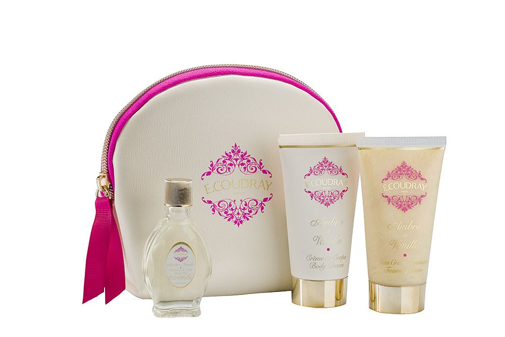 e.coudray Ambre et Vanille Pochette voyage Assortiment bain crème (50ml) crème de corps (50ml) et huile pour le corps (19 5 ml) e.coudray Ambre et Vanille Pochette voyage Assortiment bain crème (50ml) crème de corps (50ml) et huile pour le corps (19 5 ml)
