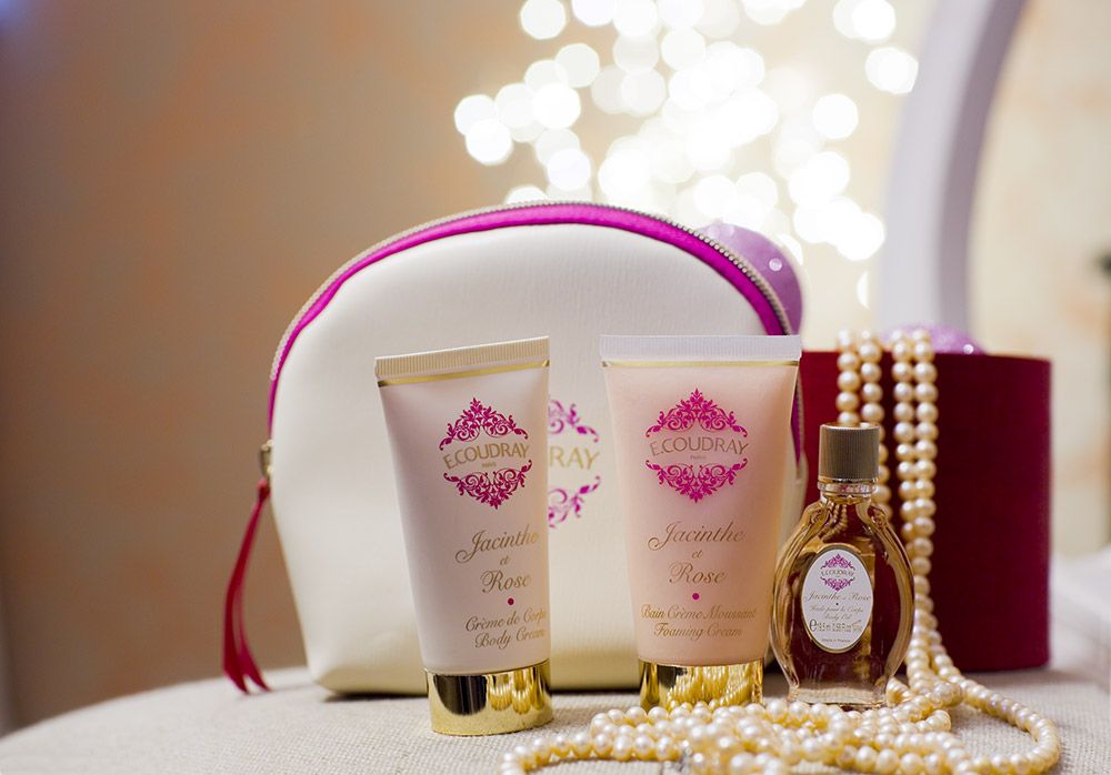 E.coudray Jacinthe Et Rose Pochette Voyage Assortiment Bain Crème (50ml) Crème De Corps (50 Ml) Et Huile Pour Le Corps (19 5 Ml)