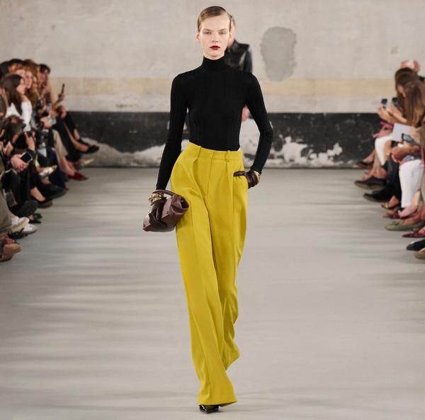 Elisabetta Franchi Pantalon En Crêpe Léger Avec Ceinture