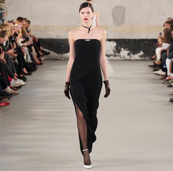 Elisabetta Franchi Robe Red Carpet En Double Crêpe Léger Avec Détail Bijou