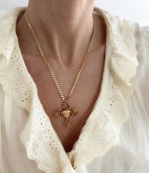 Elise Tsikis Paris Collier Gasna - Archive