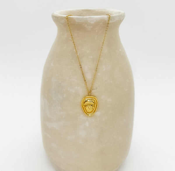 Elise Tsikis Paris Collier KARI - Archive
