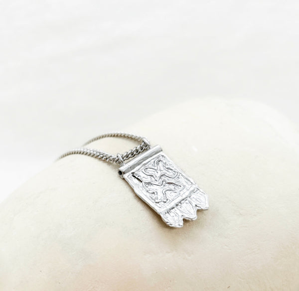 Elise Tsikis Paris Collier Ycare