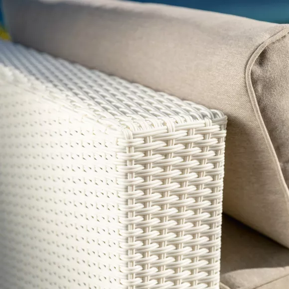 Eminza Chauffeuse De Jardin En Résine Tressée Palma Blanc Et Taupe