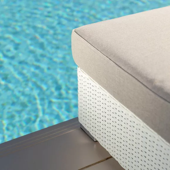 Eminza Chauffeuse De Jardin En Résine Tressée Palma Blanc Et Taupe