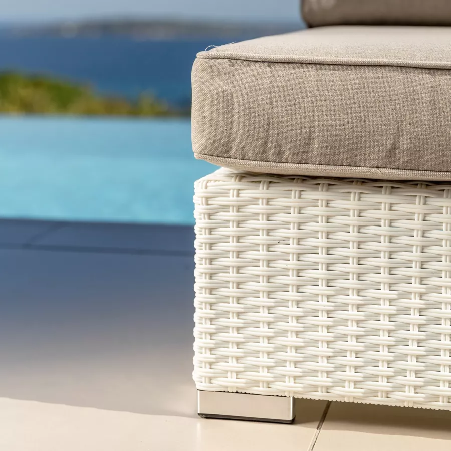 Eminza Chauffeuse De Jardin En Résine Tressée Palma Blanc Et Taupe