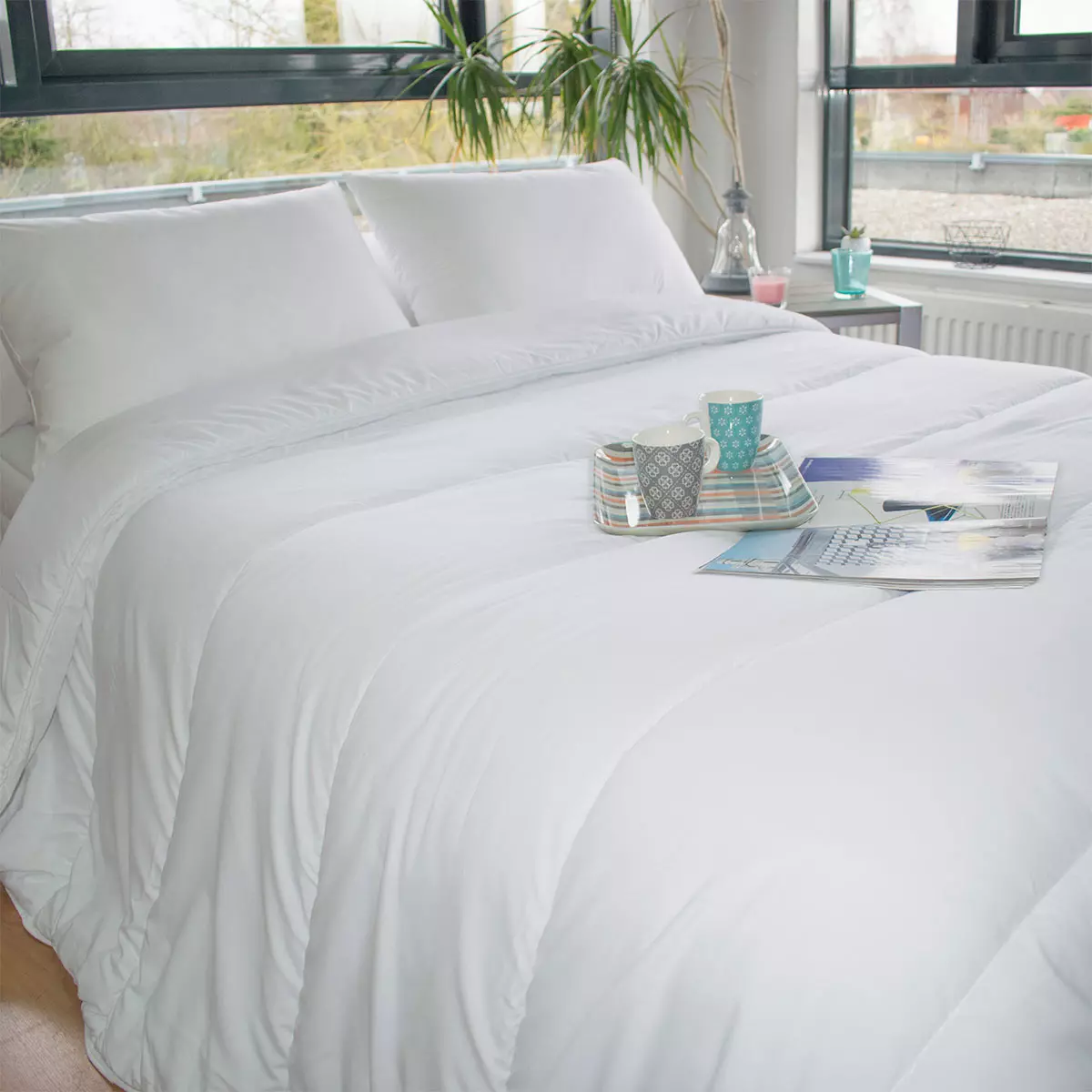 eminza Couette (260 x 240 cm) Respirante et Légère Blanche