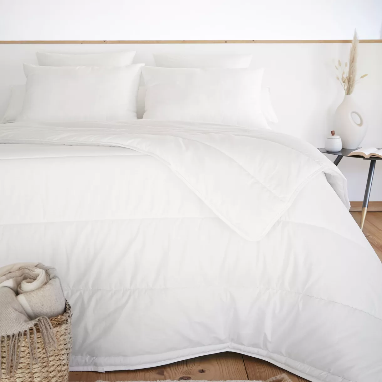 eminza Couette tempérée coton anti acarien (200 x 200 cm) Celeste Blanche
