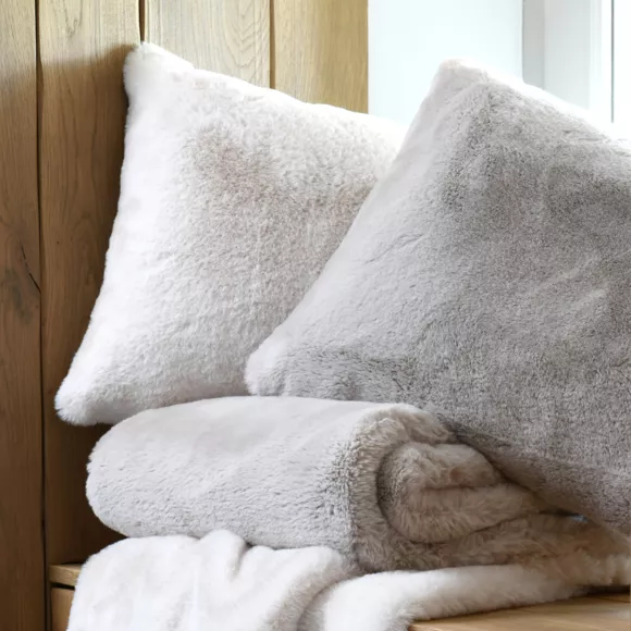 Eminza Coussin Rectangulaire Fausse Fourrure (50 X 80 Cm) Bostan Beige