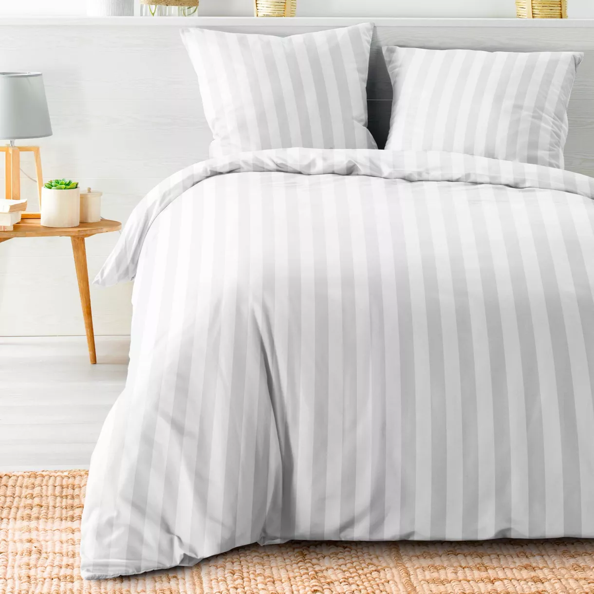 eminza Housse de couette et deux taies microfibre (240 x 220 cm) Cleo Blanche