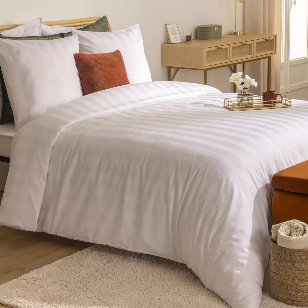 eminza Housse de couette et deux taies satin de coton (260 x 240 cm) Isadora Blanche